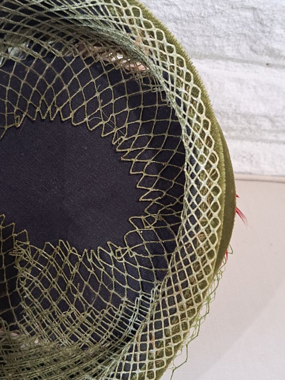 Vintage Pillbox Hat Green Pheasant Feather Multicolor Netting Retro Womens OS - Picture 8 of 11